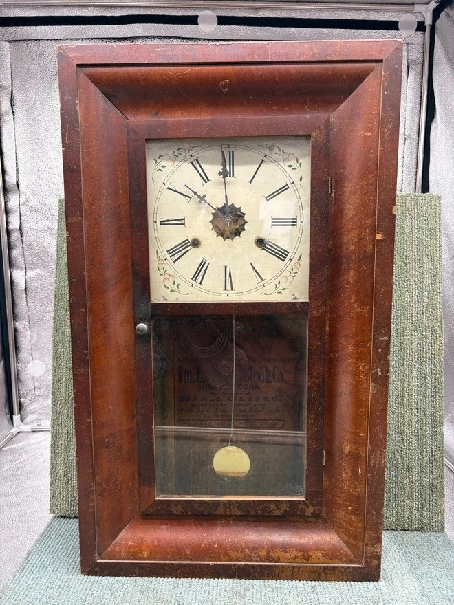c1860 GILBERT CLOCK CO 30 HOUR BRASS MOVEMENT WEIGHT DRIVEN MANTLE CLOCK RUNS - Image 2 of 4