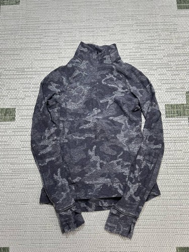Lululemon Outrun The Elements Jacket Womens 4 Gray Camouflage Half Zip 
