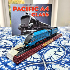New Pacific A Class "Mallard" LNER Locomotive | Static Model Train on Stand
