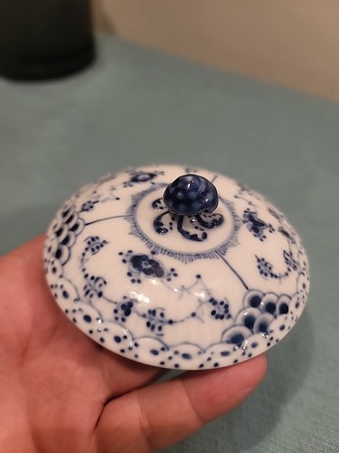 Royal Copenhagen Denmark - Blue Fluted Half Lace - 657 Covered Sugar Bowl - Picture 2 of 13