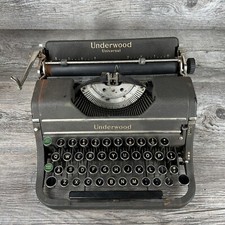 Antique 1930’s Underwood Universal Portable Typewriter A82361 Black thumbnail