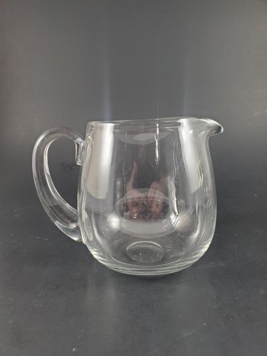 2 Vintage kleine Klarglas Milchkännchen Sirup Krüge Blumenvasen Mini Entsafter 4" - Bild 3 von 18