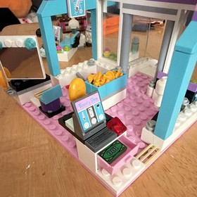 LEGO Friends 3187 Butterfly Beauty Shop 221pc Emma Sarah Age 6-12 Box