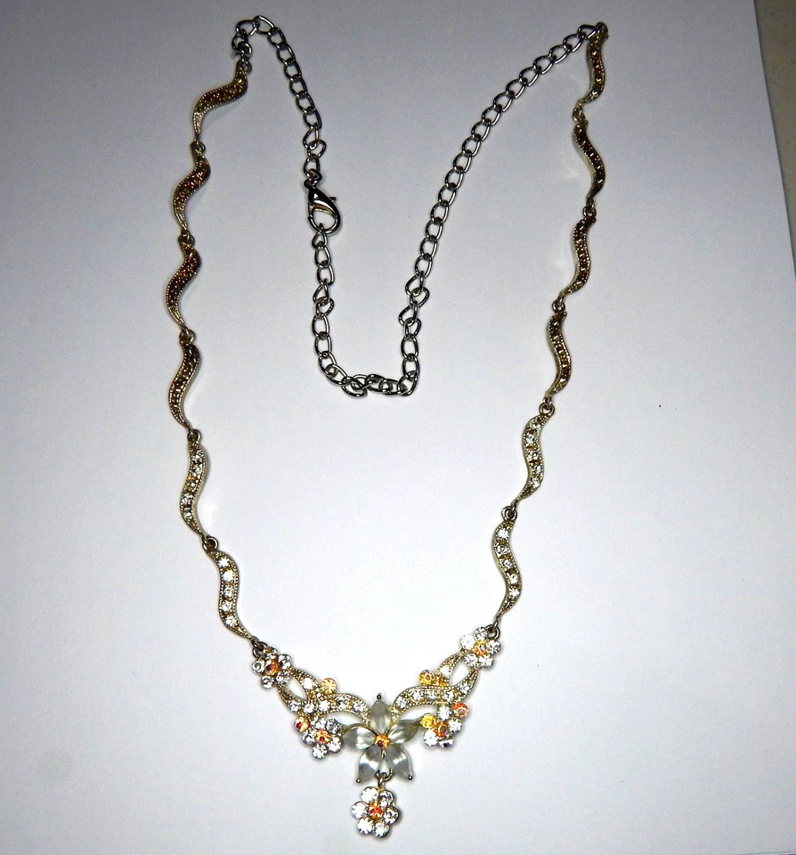 Elegant 20" Flower Necklace Crystal & Opalite in Silver Estate - Image 3 of 4