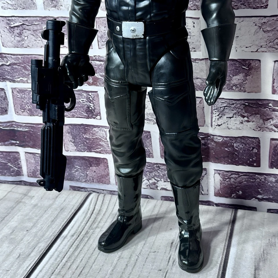 18" Star Wars TIE FIGHTER PILOT con PISTOLA Imperial Acción Coleccionable Figura Disney Foto 3 de 4