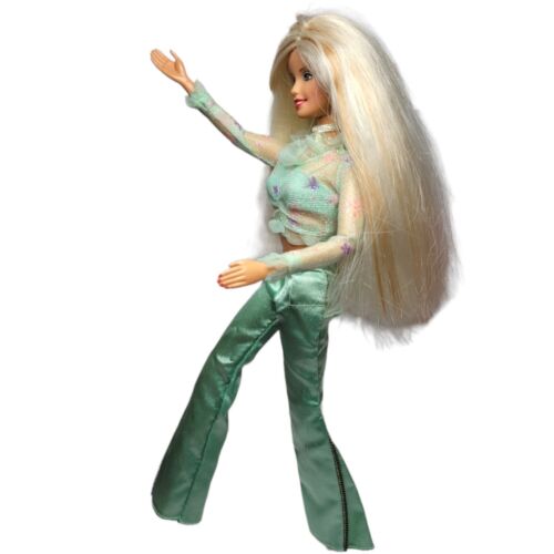 Muñeca Mattel 1999 Barbie Dance Fiesta Generación Niña Fotógrafa 2 Trajes - Imagen 5 de 19