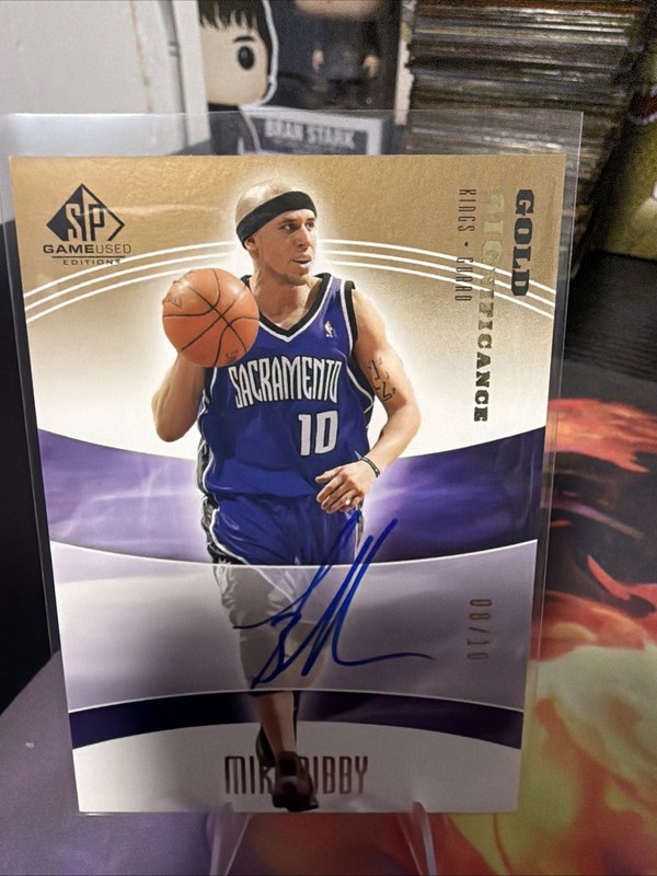 2004-05 sp game used Gold Auto Mike Bibby /10