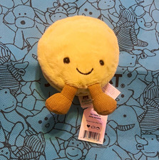 Jellycat Amuseables Mona macaron