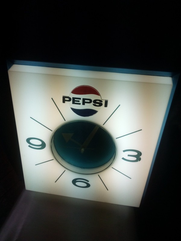 Vintage Pepsi Cola Wall Clock Sign Electric G-665 s. Working.