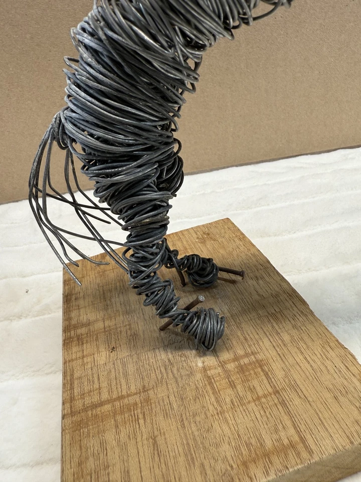 Escultura de caballo de alambre hecha a mano arte en metal estatua equina decoración rústica única de colección Foto 4 de 4