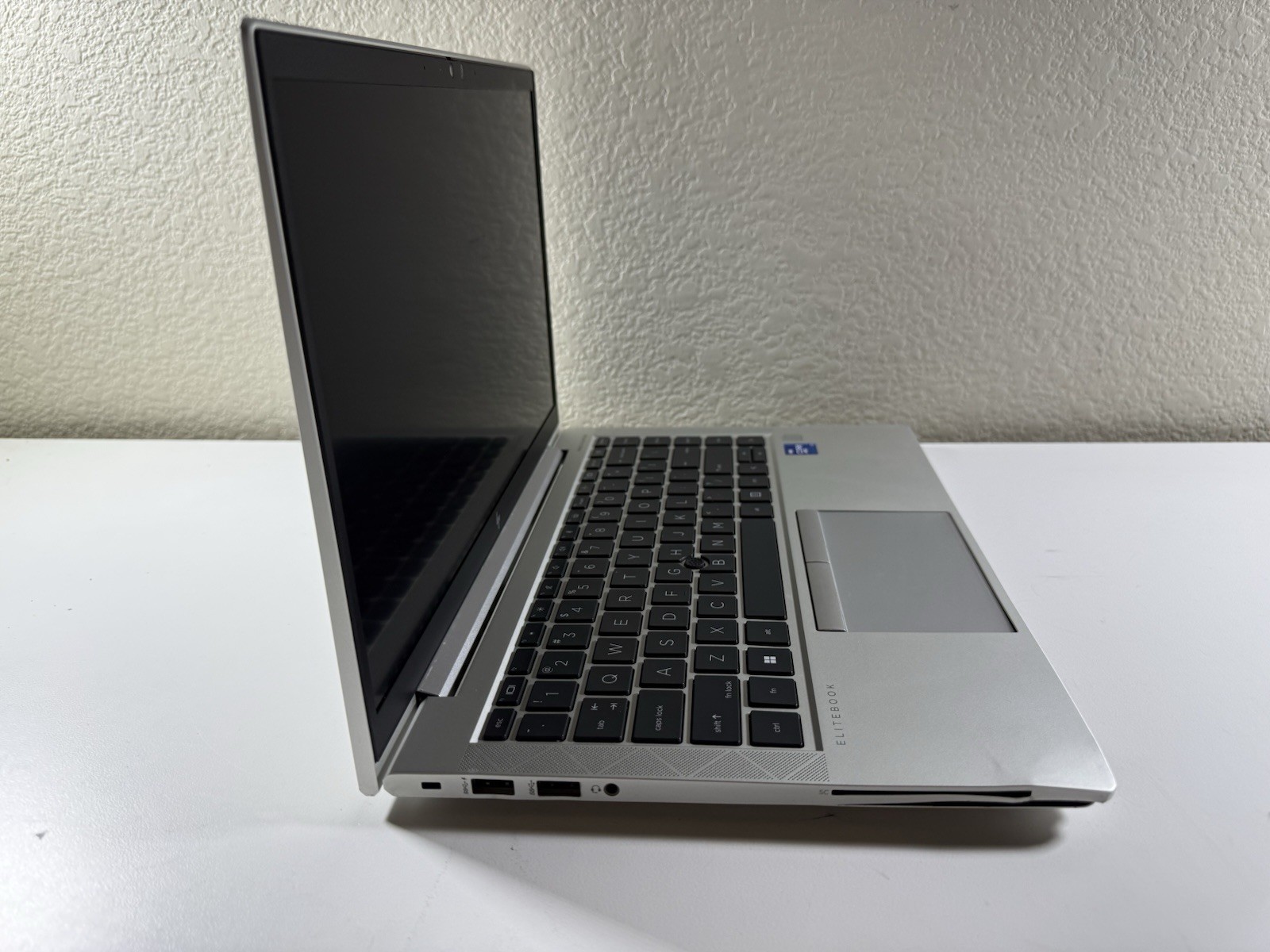 HP EliteBook 840, 14-Inch Laptop, with Intel Core i7-1185G7, 256 GB SSD (Solid State Drive), Windows 11 Pro