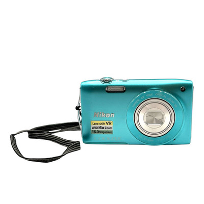 Nikon Coolpix S3300 Digitalkamera 16 Megapixel 6 Fach Opt. Zoom