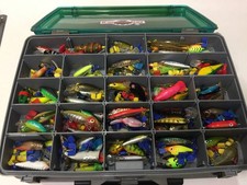 PLANO Tackle Box, Oer 100 Lures, Old, Minnows, Shads, Cbaits, Poppers,