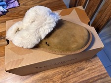Kolaburra By Uggs Women  s Milo Size 7 Suede Slip On Slippers Chestnut