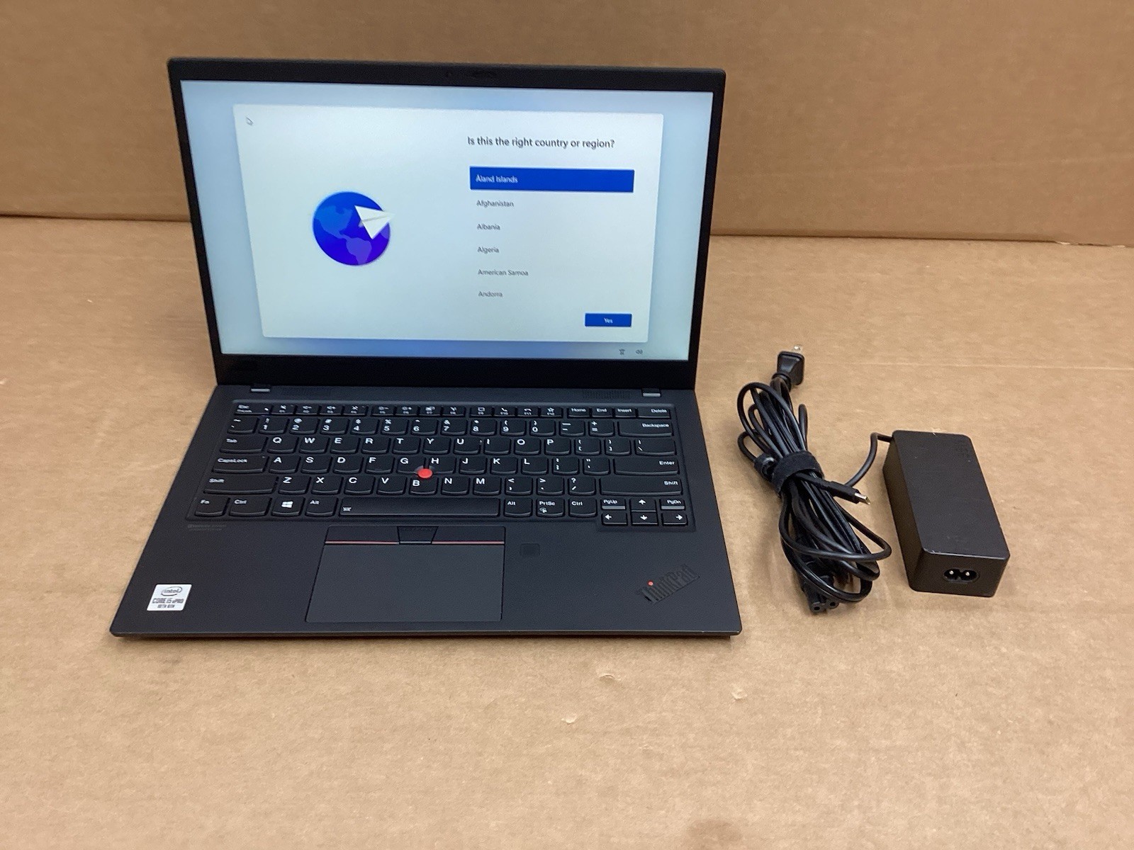 Lenovo ThinkPad X1 Carbon Gen 8, 14-Inch Laptop, with Intel Core i5 10th Gen., 512 GB SSD (Solid State Drive), Windows 11 Pro