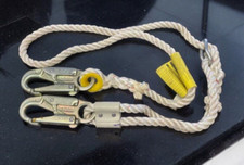 MILLER HONEYWELL SAFETYLANYARD 6FT. 2 SNAP HOOKS. 310LBS. 203RLS. Adjustable ?