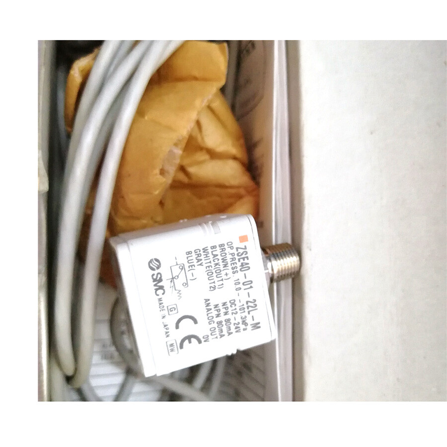SMC ZSE40-01-22L-M Digital Pressure Gauge New
