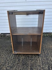 Vintage SANYO Audio-/Schallplattenschrank aus Holz mit Glastür – Vinylaufbewahrung