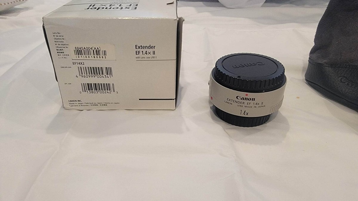 Canon Extender EF 1.4x II z torbą do przechowywania Canon LP811