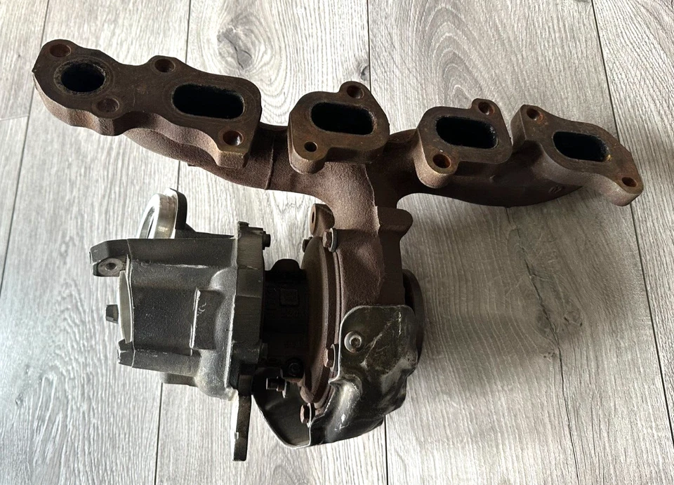 Audi A3 2015 Volkswagen VW Golf turbocompresor turbo, 04L253010B, original OEM Foto 2 de 4