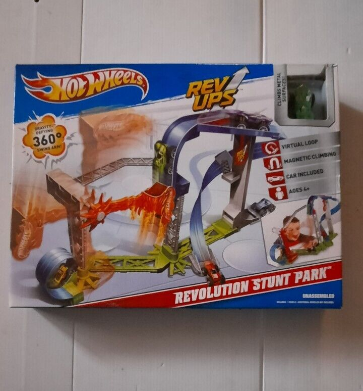 Hot Wheels Rev Ups Revolution Stunt Park Track Playset NEW