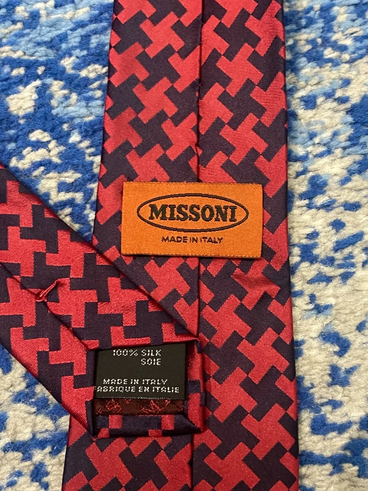 Missoni Navy Blue Deep Red Geometric Houndstooth Logo Silk Necktie Made in Italy - Image 4 of 4