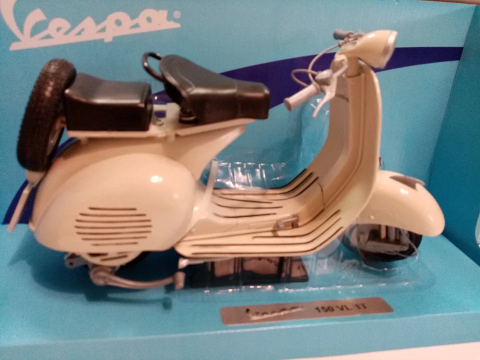 VESPA PIAGGIO 150 VL1T AVORIO 1:6 New Ray Moto Die Cast Modellino UFFICIALE - Immagine 3 di 4