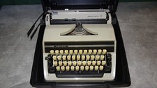 Mechanische Schreibmaschine Adler Gabrielle 10 im Koffer