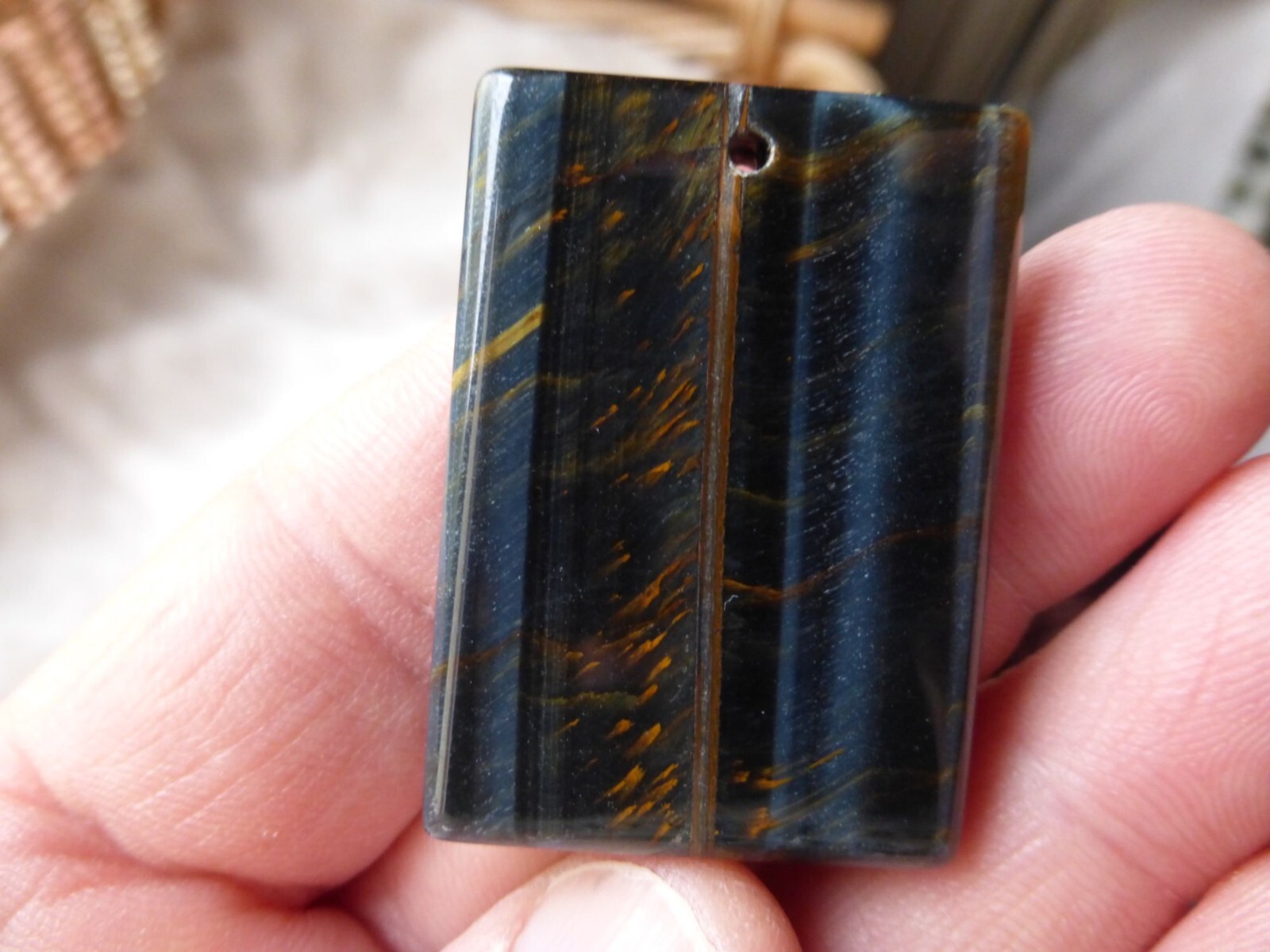 Pendentif oeil de tigre naturel, collier pierre marron rectangle 4,2x3 cm, reflets N° 2224