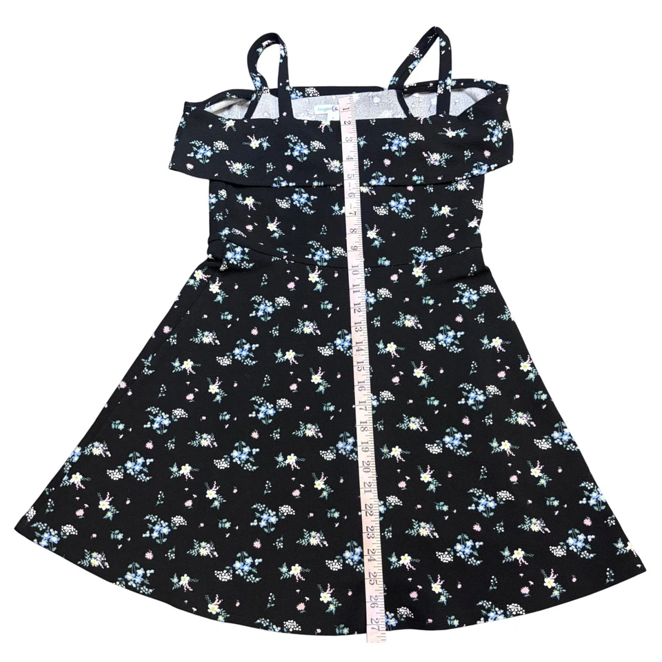 Vestido informal de fiesta con estampado floral negro Sugar & Jade para niñas Foto 3 de 4