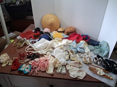 Large Assortment Of Doll Hats Socks Shoes Glasses Bonnets Booties Wig 1ABC