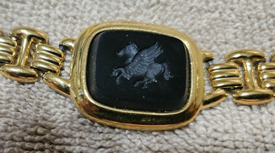 VTG Monet Etched Pegasus in Black Onyx on gold tone link chain chocker necklace