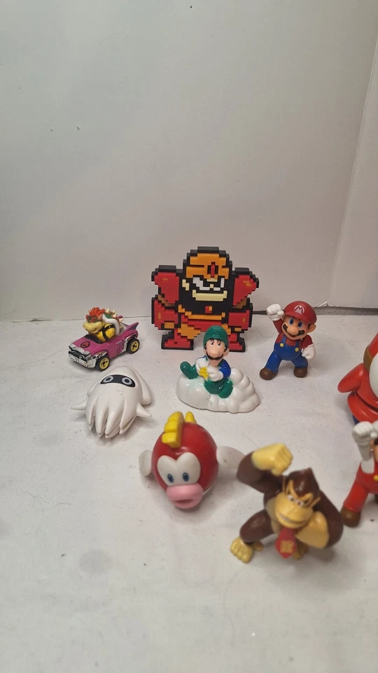 Lote de 16 artículos de Super Mario Shy Guy Daisy Mario Luigi y otros Foto 4 de 4