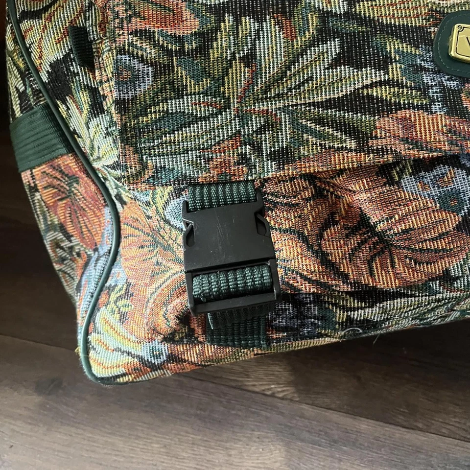Vintage Floral Tapestry Holdall – Visa Family Weekender Bag – 21" Travel Luggage - Image 3 of 4