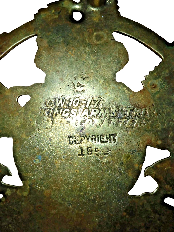 Escudo de armas real de colección 1953 placa de metal colgante de pared King’s Arms Foto 3 de 3