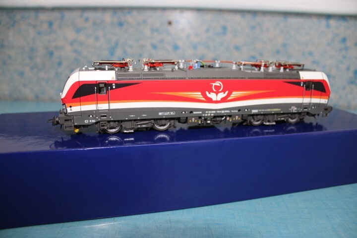 ROCO 73913 Vectron ZSSK : locomotive HO idéale pour créer des convois internationaux