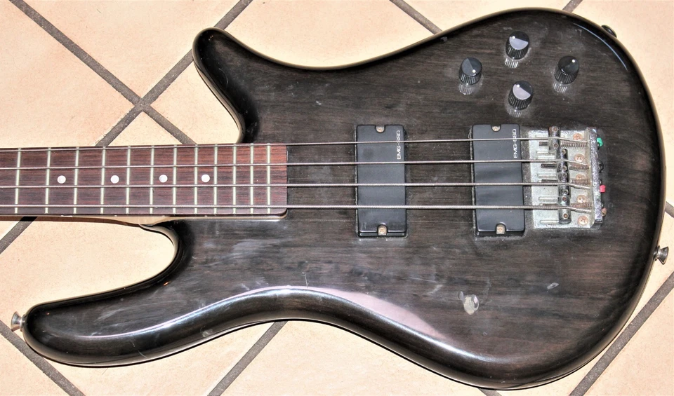 Bajo eléctrico Spector Legend de 4 cuerdas - cuerpo sólido Foto 4 de 4