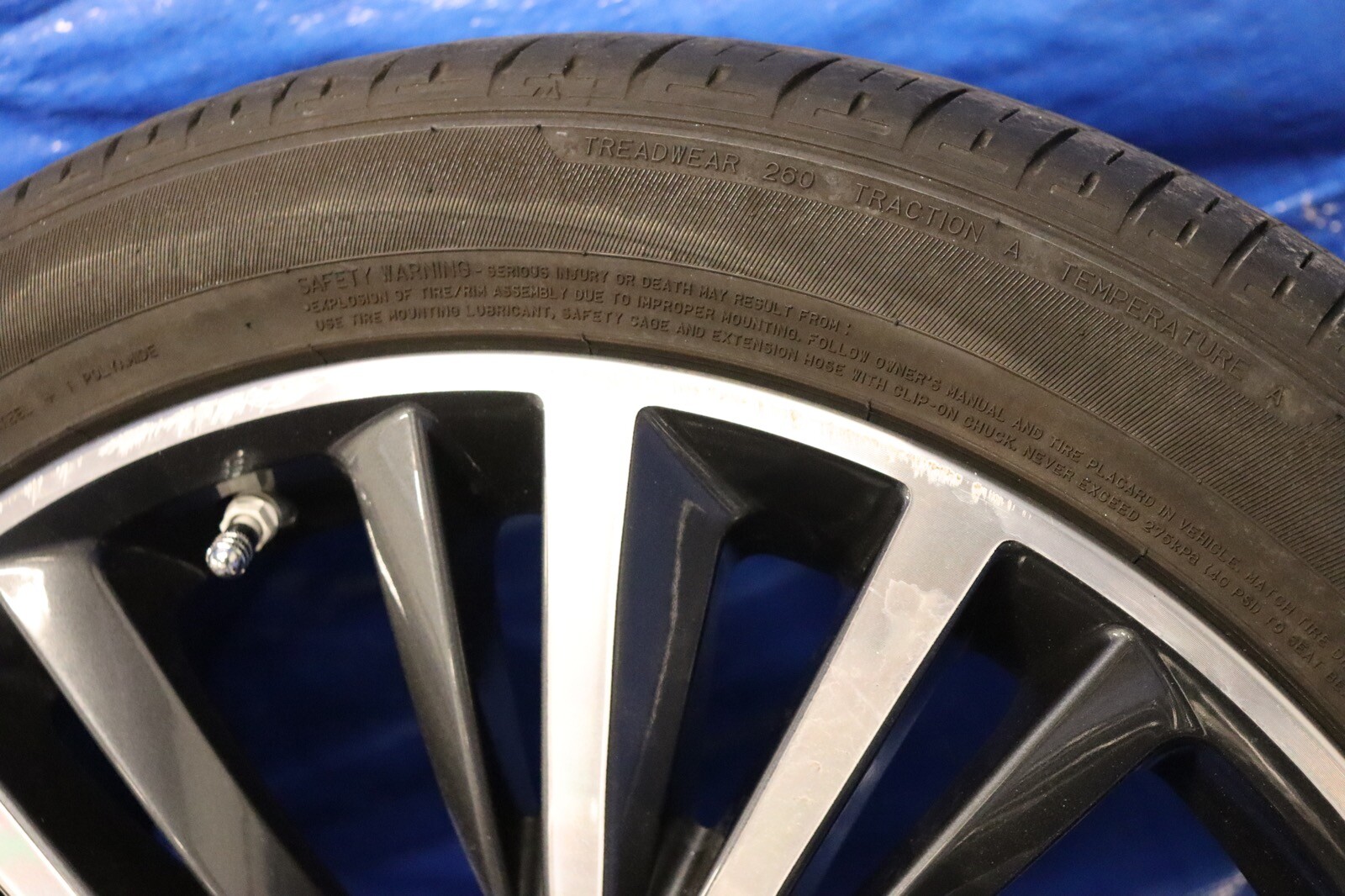 2017 Infiniti Q60 Coupe Base 2.0L OEM Wheel & Tires 19x9 P255/40R19 #7143