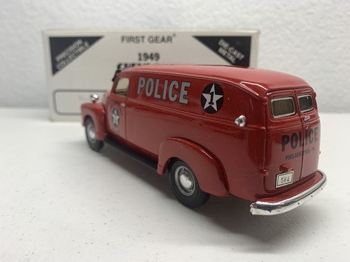 First Gear "1949 Chevrolet Panel Truck " Philadelphia Police im Maßstab 1:34. [182 - Bild 4 von 17