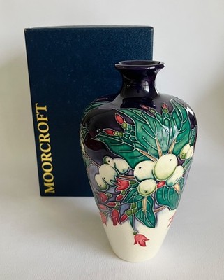 Moorcroft Pottery Snowberry Vase by Nicola Slaney 2002 - 16 cm - Boxed
