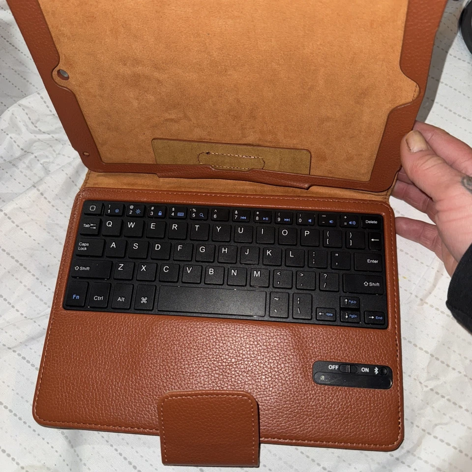 Teclado Bluetooth de cuero recargable para Samsung de 10,5 pulgadas Foto 2 de 4