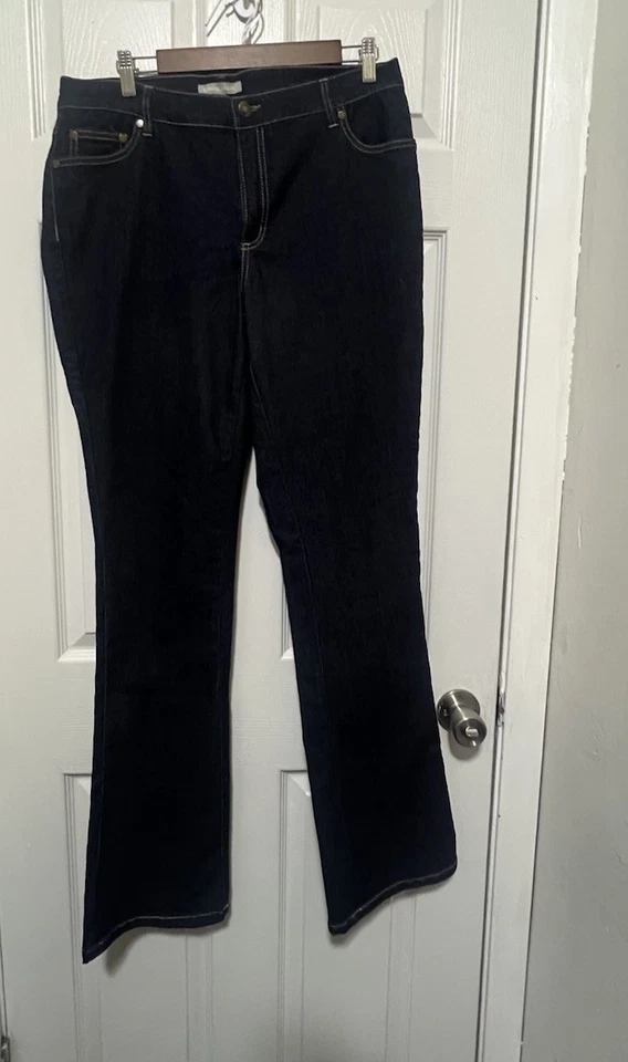 Pantalones de mezclilla para mujer Woman Within de 12 W de alto azul corte bota con bolsillos talla grande usados en excelente estado Foto 2 de 4