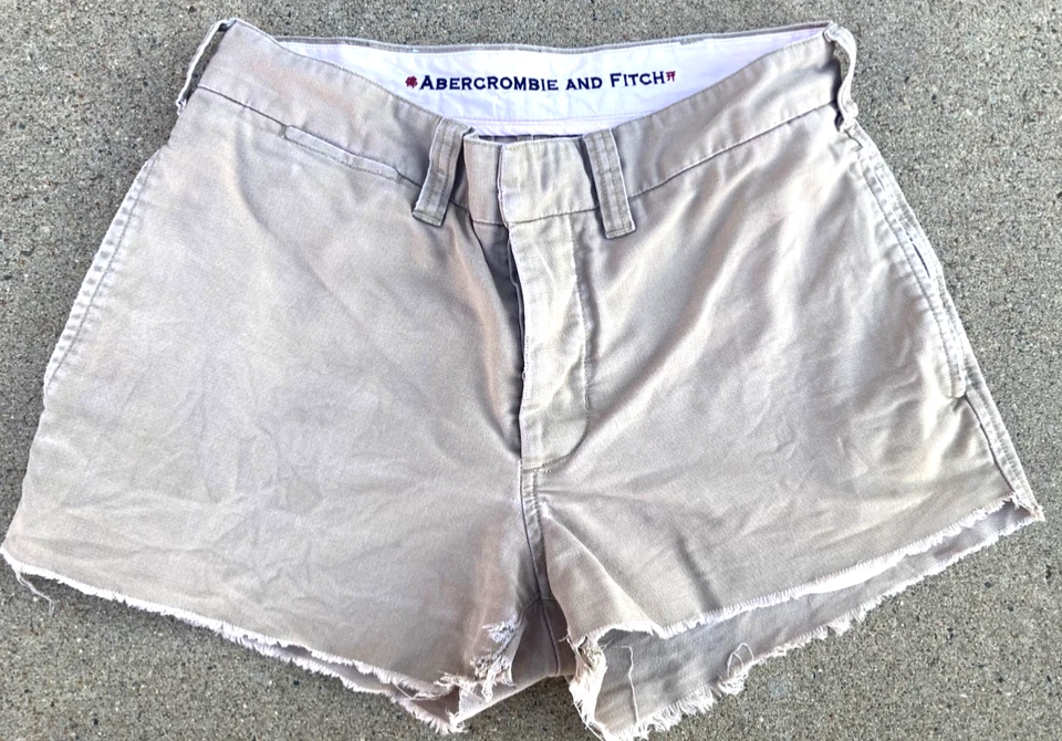 Mini shorts femininos Y2K vintage cáqui abercrombie & fitch tamanho 2/26 - Imagem 2 de 4