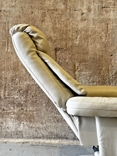 Contemporary Recliner Lounge Chair with Footstool - Picture 8 of 10