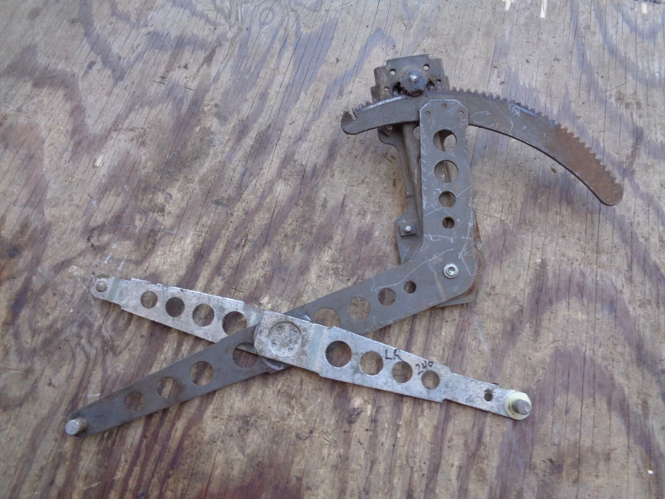 Volvo 240 244 245 lado del conductor IZQUIERDO TRASERO regulador ventana lateral manual Foto 4 de 4