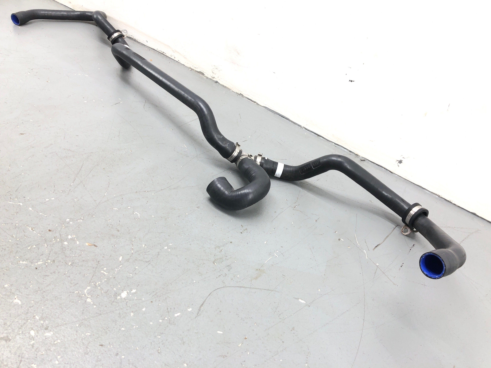 2020-2023 MCLAREN GT 4.0L ENGINE WATER COOLANT HOSE PIPE LINE 22FA2237GP OEM