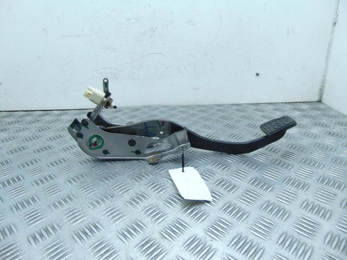 Toyota Yaris Brake Pedal Assembly 4 Pin Plug Mk2 1.3 Petrol 2005-2011↔ - Picture 4 of 7