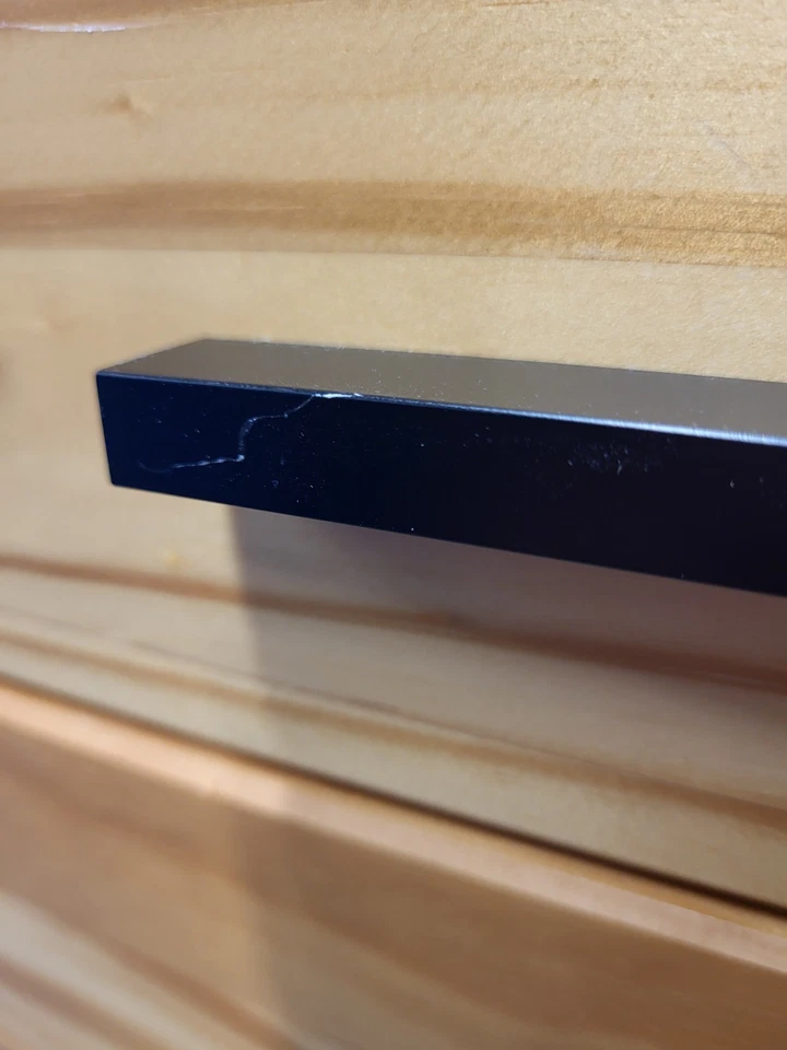 Cómoda de 5 cajones con asas negras Ikea Tarva Foto 4 de 4