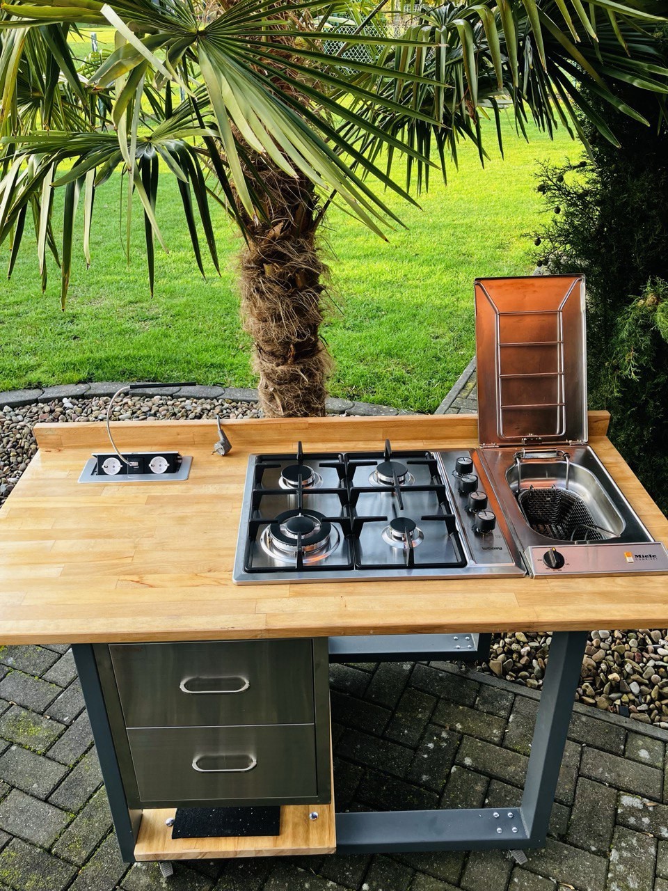 Outdoor Küche Gaskochfeld 4 X , Friteuse Miele , 220 V , Rollbar, Einzellanfert.