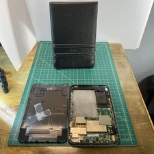 Bundle Amazon Kindle 3 With Targus Case No Battery Parts Only